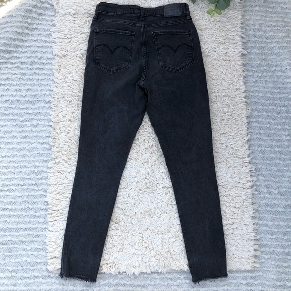 SOLD Levi’s 721 high rise faded black skinny jeans - Picture 7 of 7